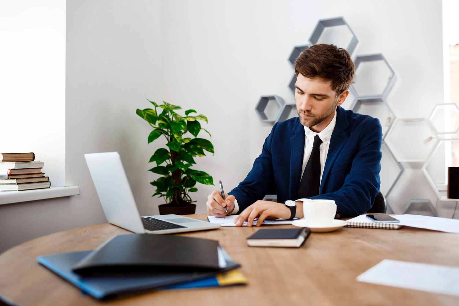 5 Reasons You Need a Professional Bookkeeper